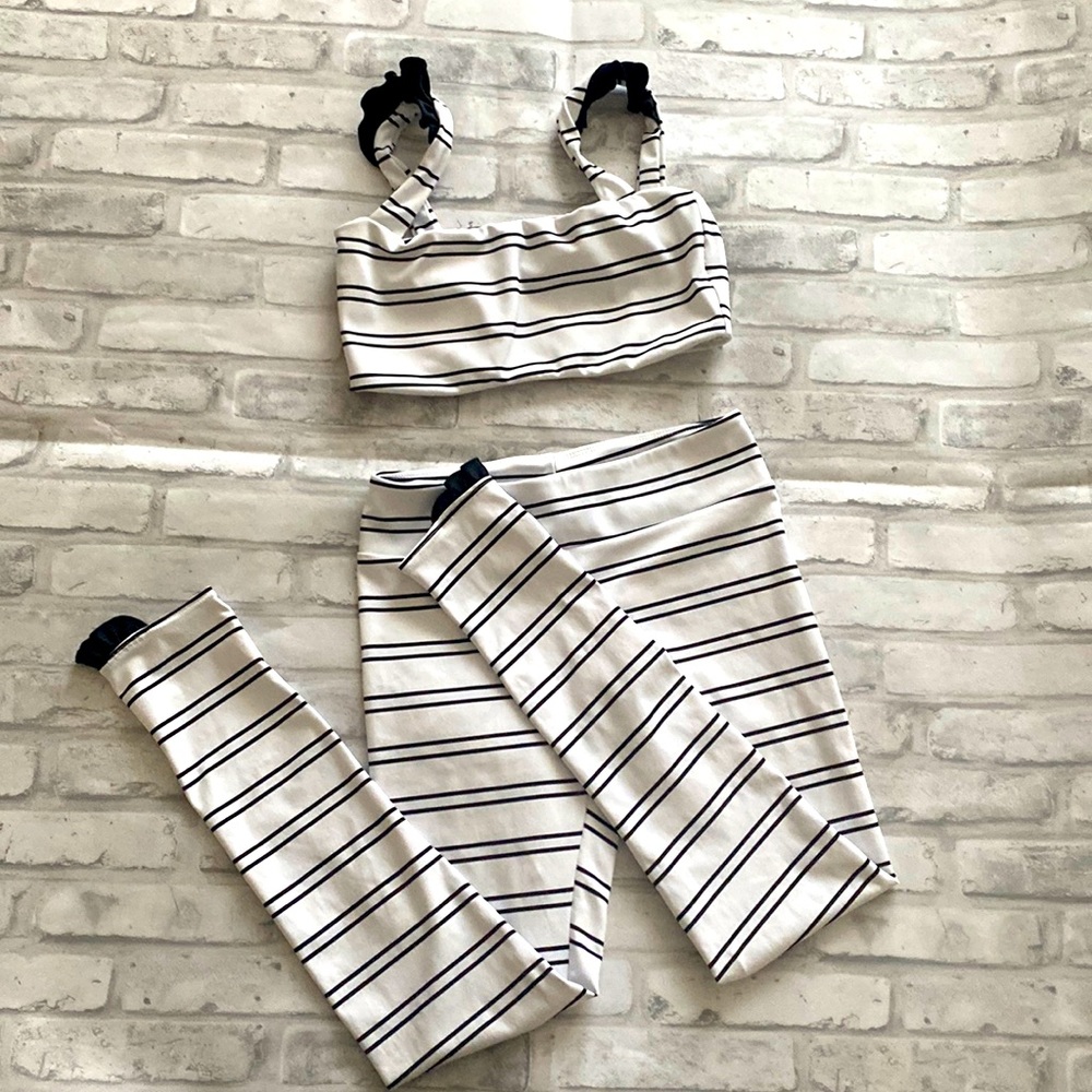 Same Los Angeles Leggings & Bra White & Black Stripe Half Ruffle Trim - Sz S